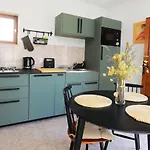 בית נופש Small Stone House In A Quiet Place Island Solta