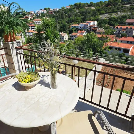 בית נופש Small Stone House In A Quiet Place Island Solta *